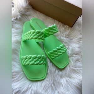 Steve Madden women’s light green slides